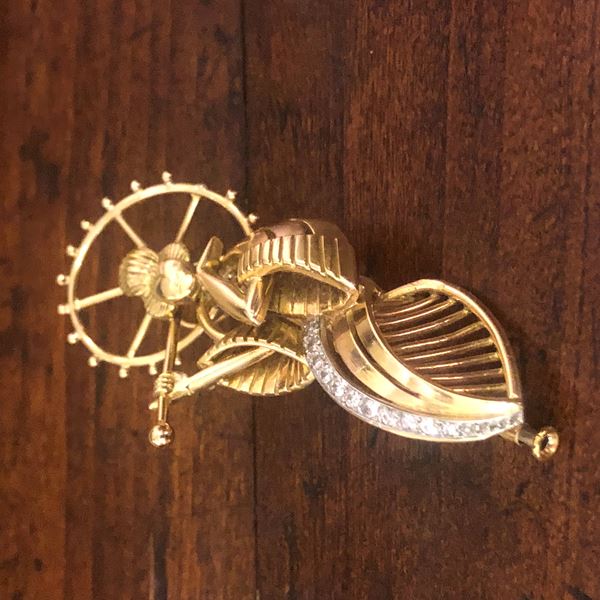 YELLOW GOLD BROOCH
