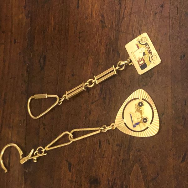 YELLOW GOLD 2 KEYCHAINS 