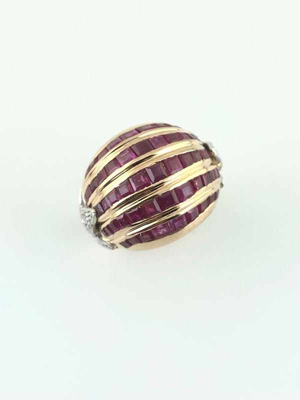 YELLOW GOLD AND RUBY RING