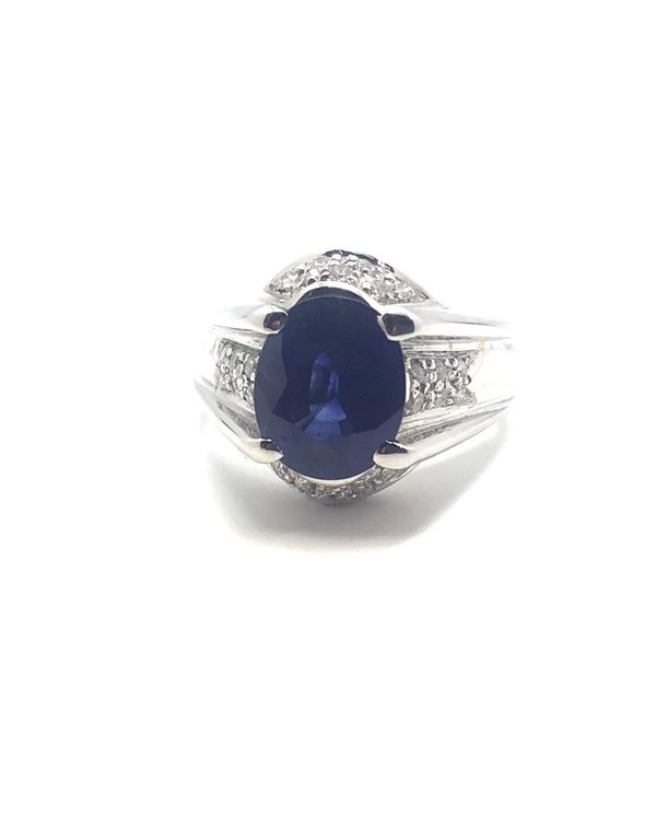 WHITE GOLD SAPPHIRE AND DIAMOND RING