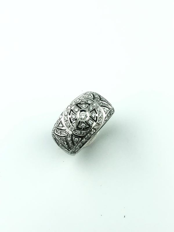 WHITE GOLD AND DIAMOND RING