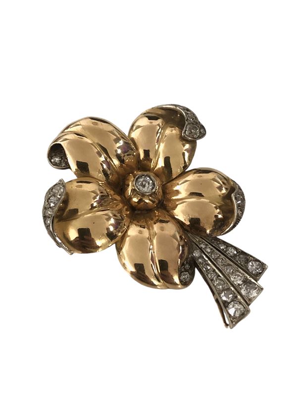 YELLOW GOLD BROOCH  (CIRCA 1960)  - Auction VINTAGE JEWELS AND  WATCHES - WEEKLY BIDS - NO BUYER PREMIUM - Christophe Auction