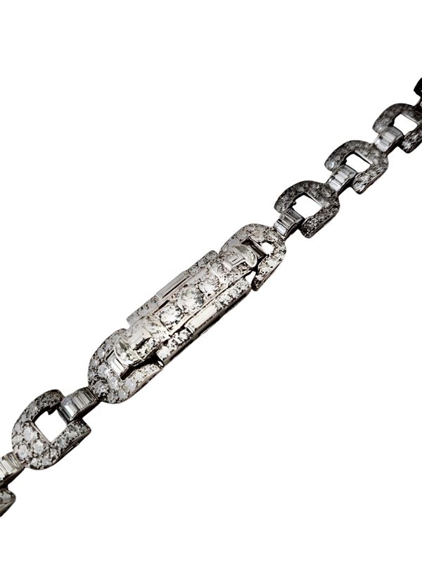 DIAMOND PLATINUM BRACELET CIRCA 1930