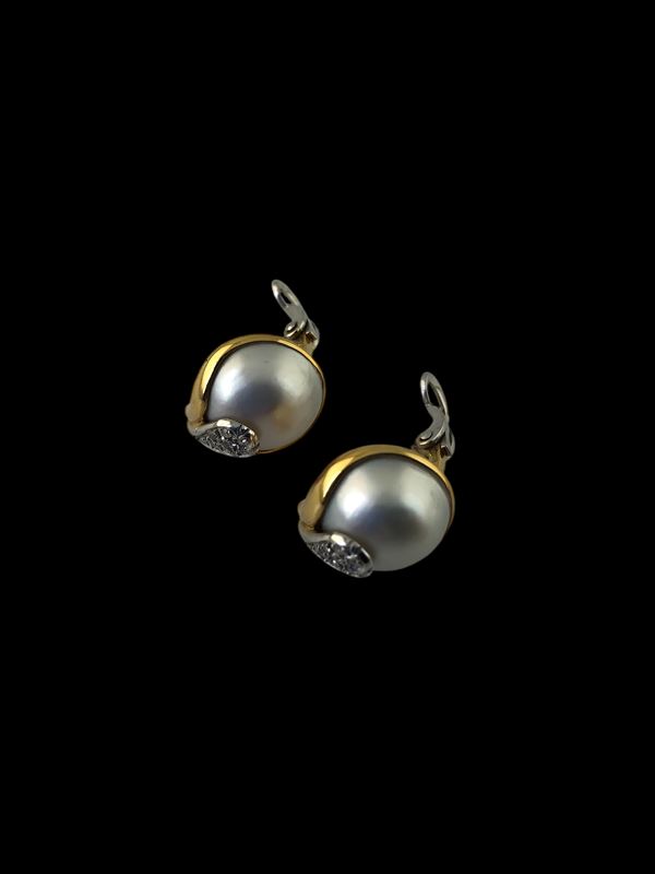 YELLOW GOLD MABE EARCLIP  - Auction Ladies Watches And  Jewels - Online Only - Christophe Auction