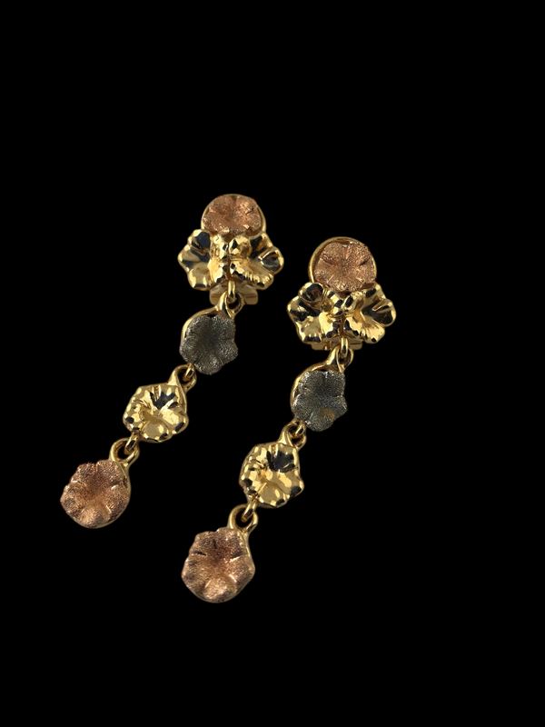 YELLOW GOLD AND CORAL EARRING  - Auction Lady's Watches And  Jewels - Online Only - Christophe Auction