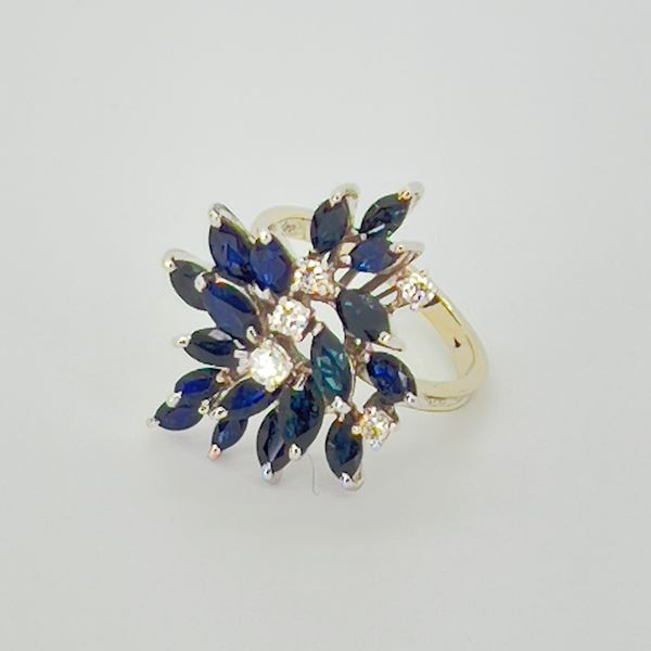 WHITE GOLD DIAMOND AND SAPPHIRE RING