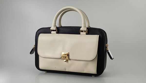 A BALLY LEATHER HANDBAG