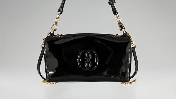 BALLY PATENT LEATHER CHIAN BAG