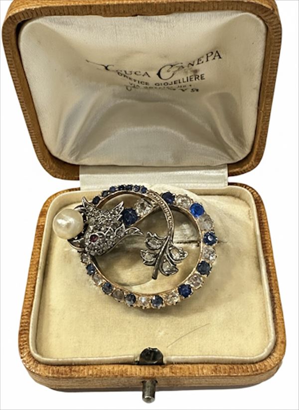 ART DECO SAPPHIRE, DIAMOND AND PEARL BROOCH