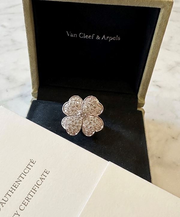 VAN CLEEF & APELS "COSMOS " DIAMOND RING
