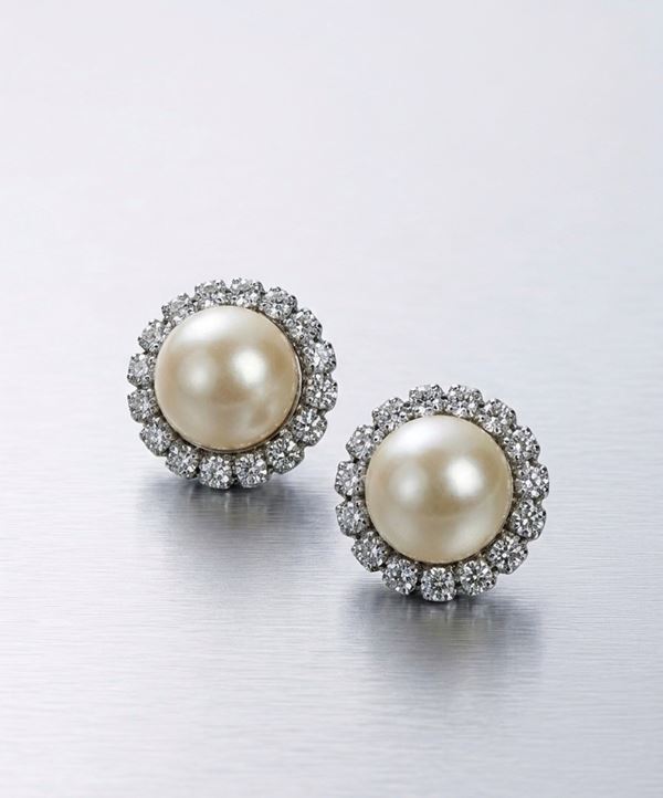 WHITE GOLD AND DIAMOND PEARL EARRING 