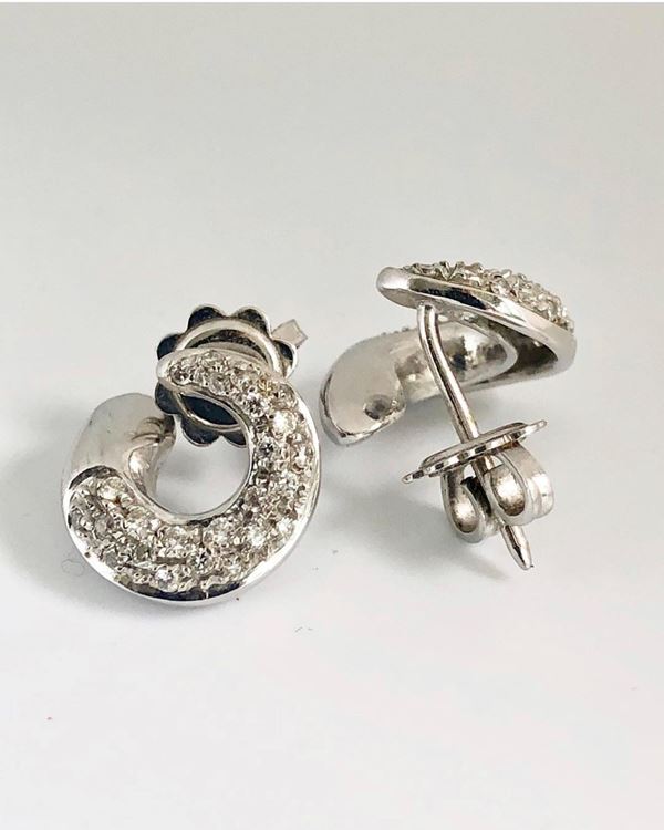 WHITE GOLD AND DIAMOND EARRING